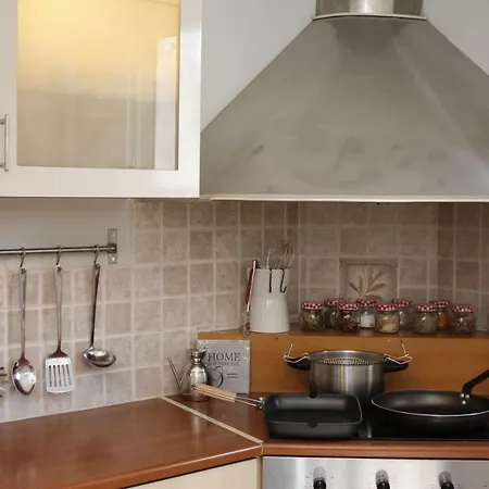 Mouzika Elegant Apartment
