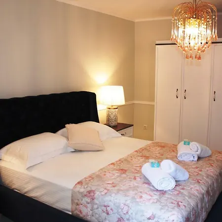 Mouzika Elegant Apartment *