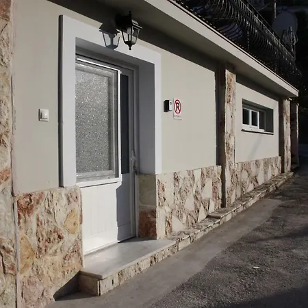Mouzika Elegant Apartment