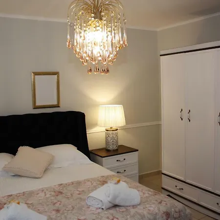 Mouzika Elegant Apartment *
